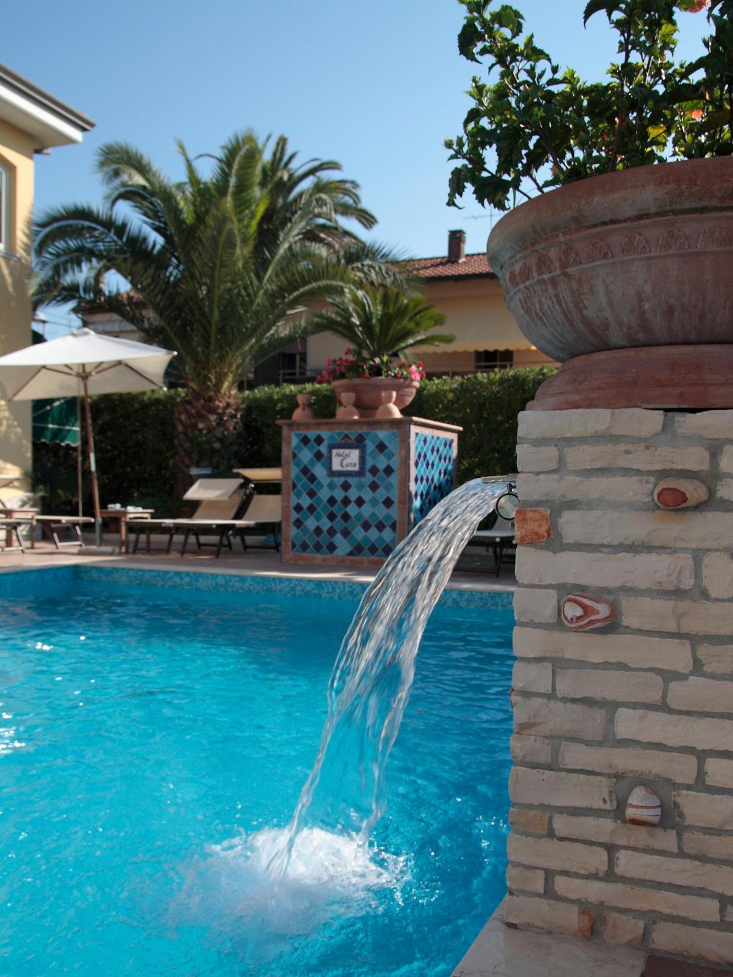 Hotel Luna Marina di Massa Esterno foto