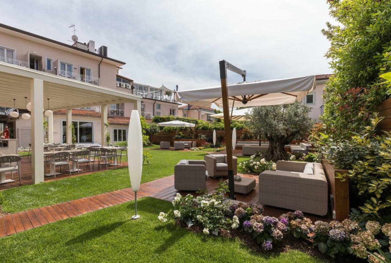 Hotel Luna Marina di Massa Esterno foto